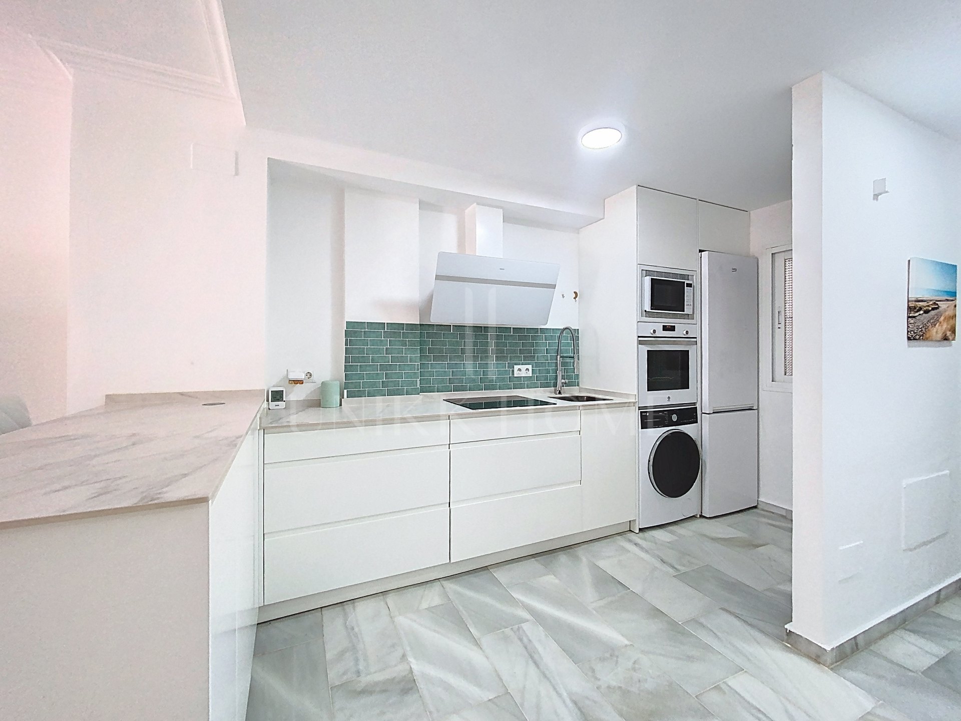 BAJO CON PARCELA PRIVADA A POCOS A 5 MINUTOS DE LA PLAYA - BAHIA CASARES COSTA