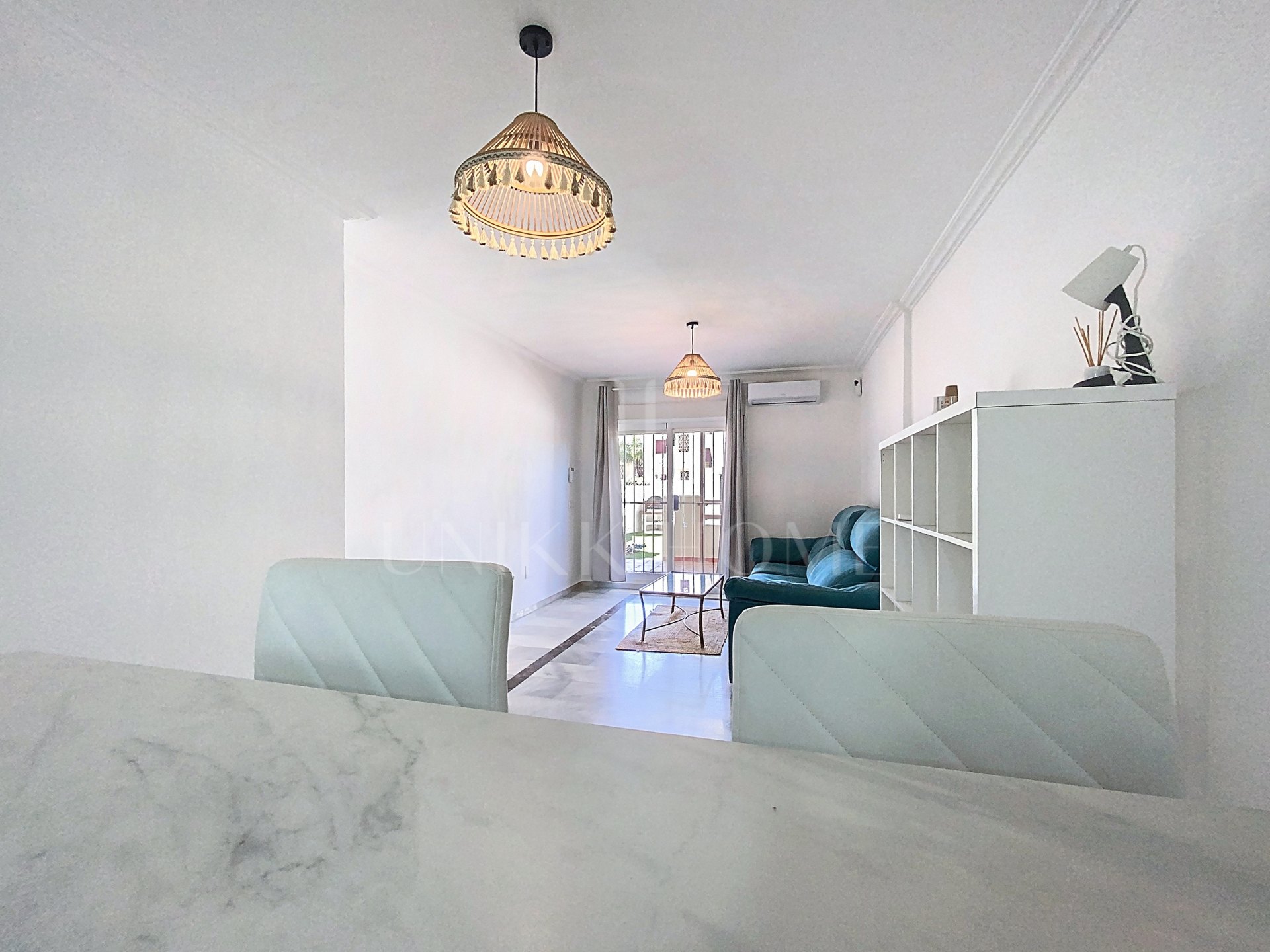 BAJO CON PARCELA PRIVADA A POCOS A 5 MINUTOS DE LA PLAYA - BAHIA CASARES COSTA