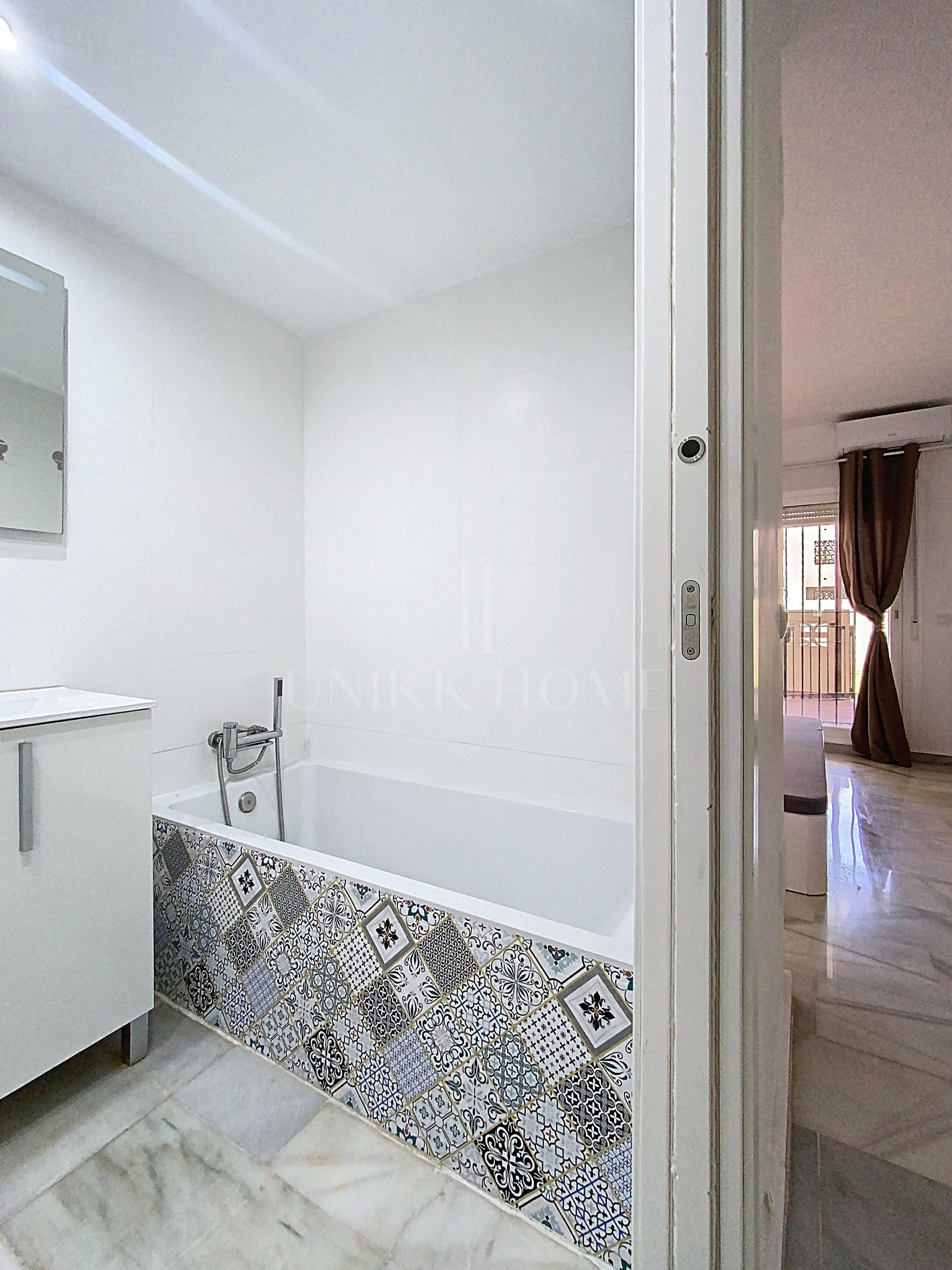 BAJO CON PARCELA PRIVADA A POCOS A 5 MINUTOS DE LA PLAYA - BAHIA CASARES COSTA