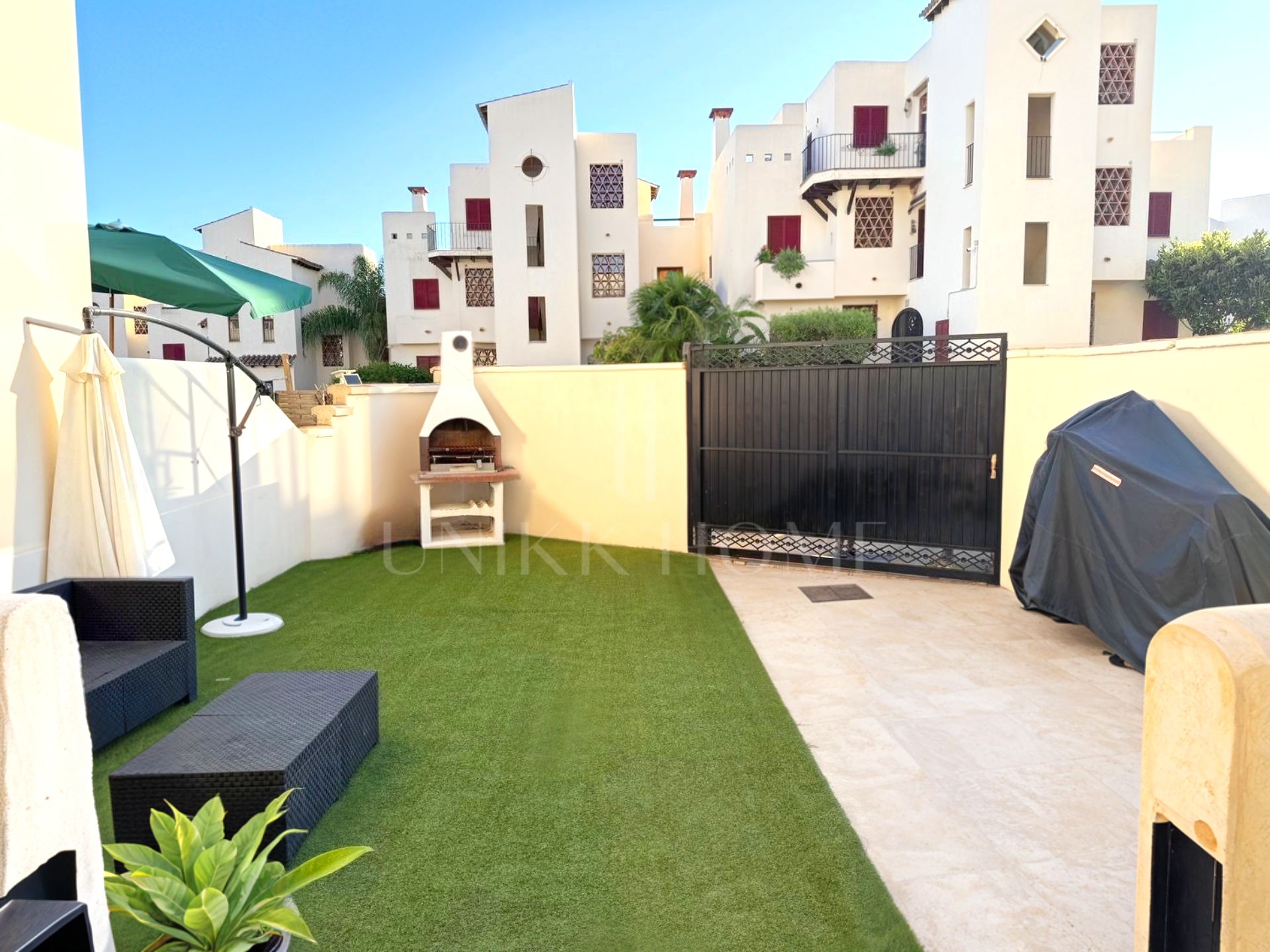 GROUND FLOOR WITH PRIVATE PLOT JUST 5 MINUTES FROM THE BEACH - BAHIA CASARES COSTA