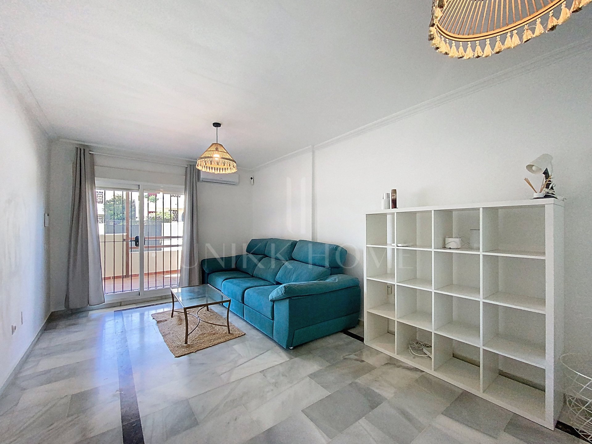 BAJO CON PARCELA PRIVADA A POCOS A 5 MINUTOS DE LA PLAYA - BAHIA CASARES COSTA