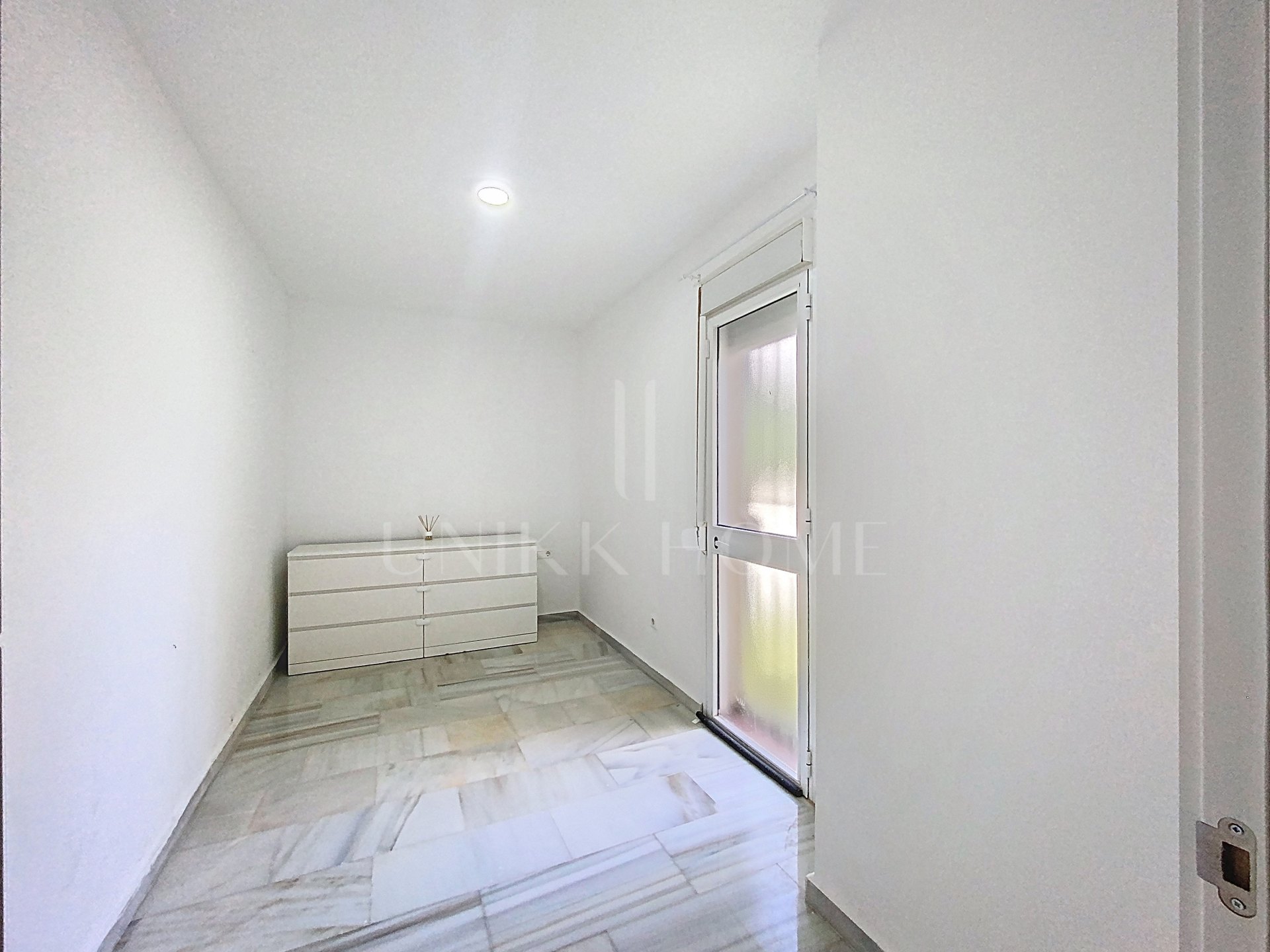 BAJO CON PARCELA PRIVADA A POCOS A 5 MINUTOS DE LA PLAYA - BAHIA CASARES COSTA