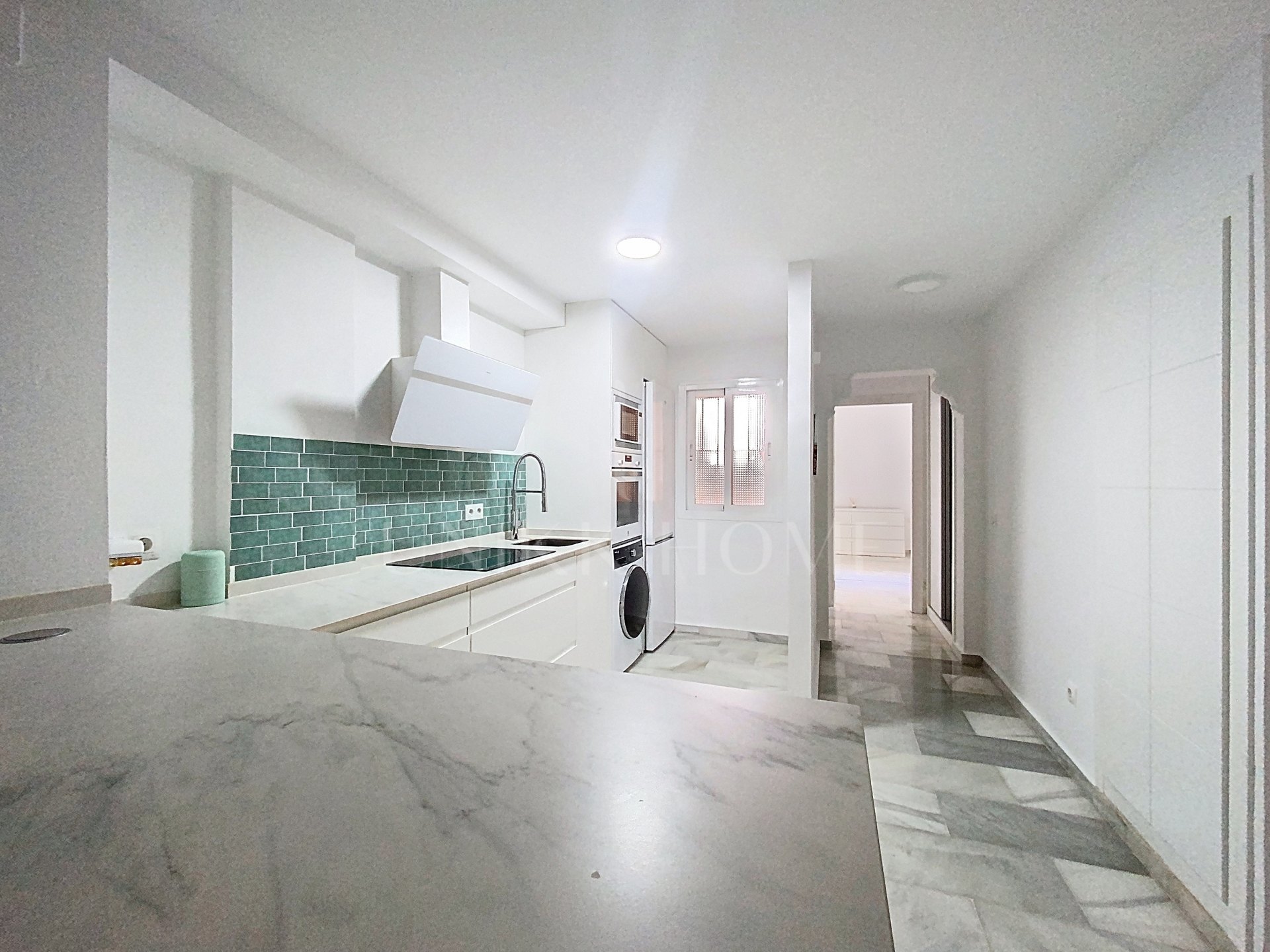 BAJO CON PARCELA PRIVADA A POCOS A 5 MINUTOS DE LA PLAYA - BAHIA CASARES COSTA