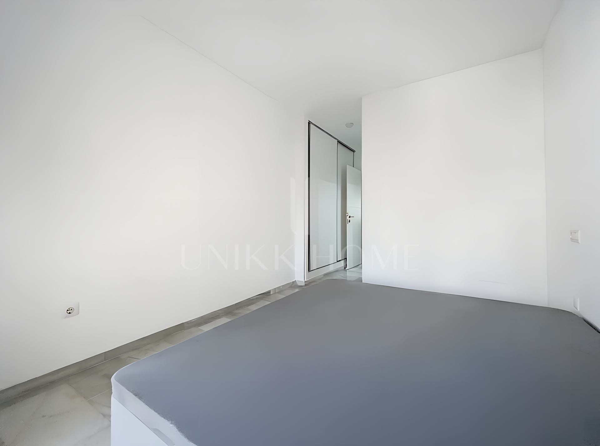 BAJO CON PARCELA PRIVADA A POCOS A 5 MINUTOS DE LA PLAYA - BAHIA CASARES COSTA