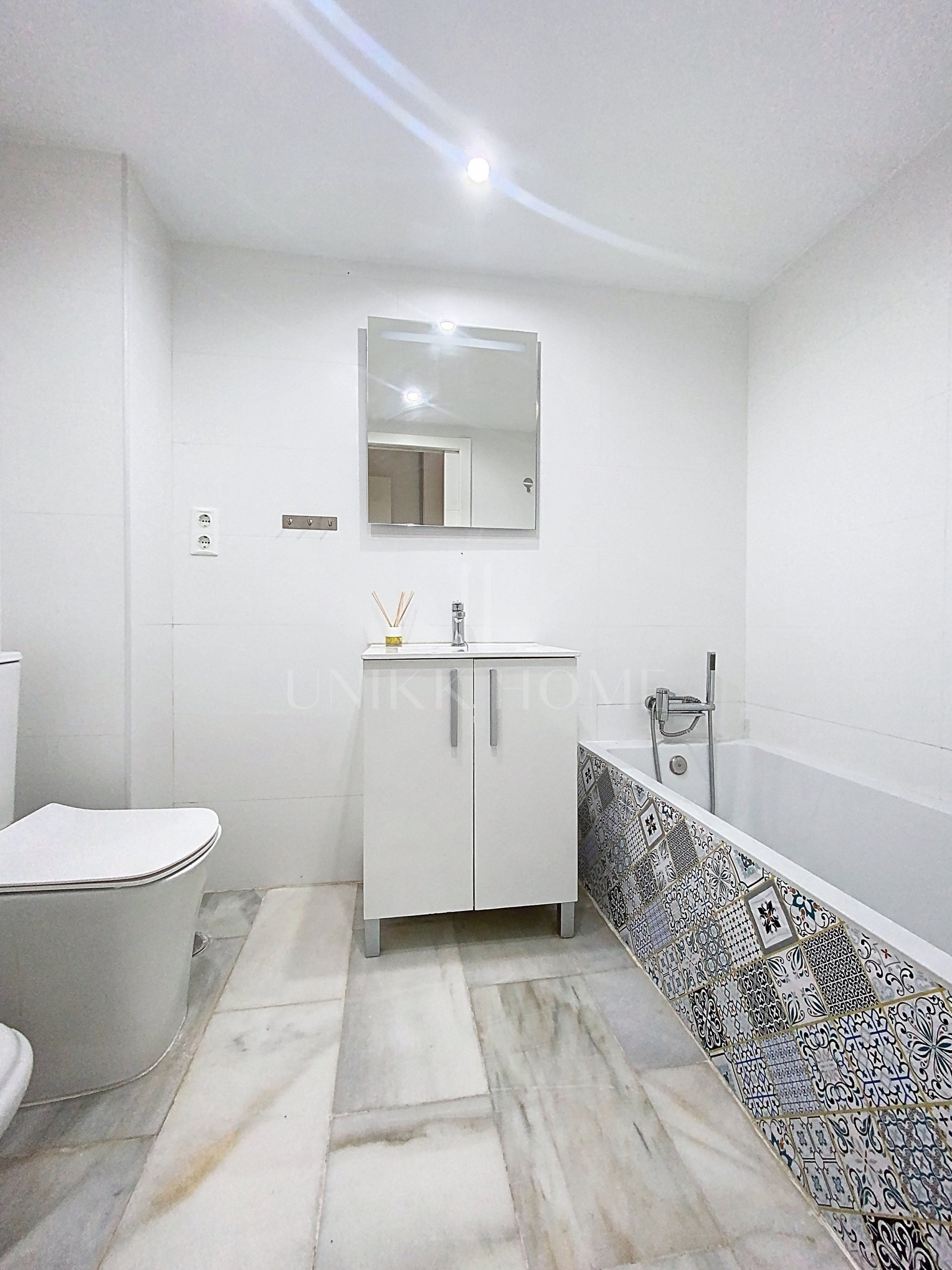 BAJO CON PARCELA PRIVADA A POCOS A 5 MINUTOS DE LA PLAYA - BAHIA CASARES COSTA