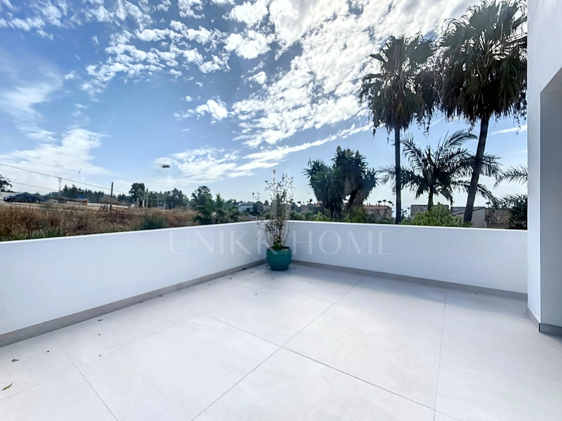BRAND NEW VILLA WITH SEA VIEWS AND MODERN FINISHES - 3 MINUTES FROM THE BEACH - WEST ESTEPONA