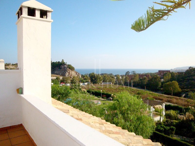3-Bedroom Penthouse with Sea Views in Bahia Casares – Just a Short Stroll to the Casares Beach