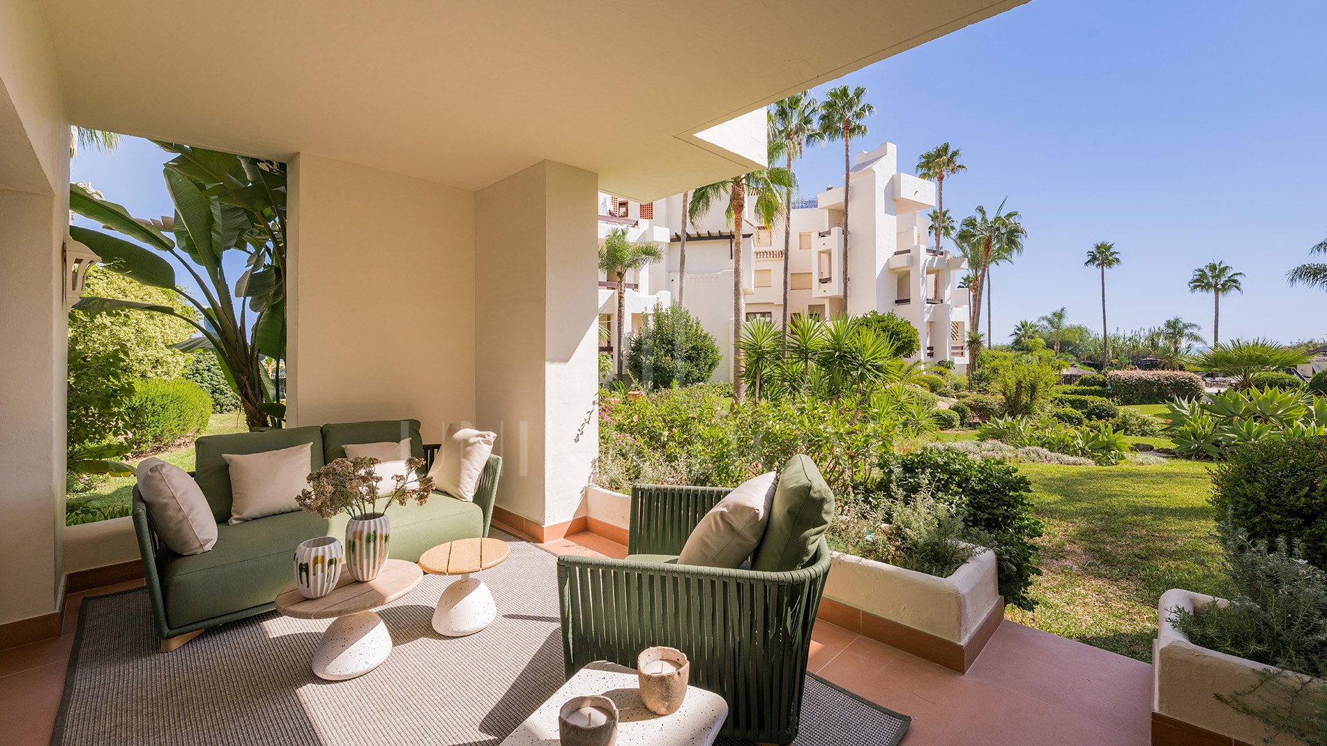 Sophisticated Ground-Floor Apartment in Frontline Beach Complex – Bahía del Velerín, Estepona