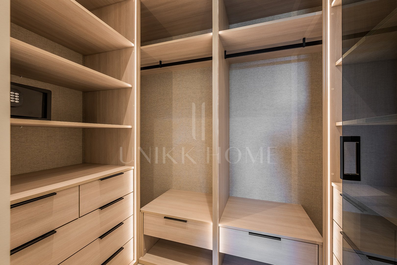 Sofisticado apartamento en planta baja en complejo de primera línea de playa – Bahía del Velerín, Estepona