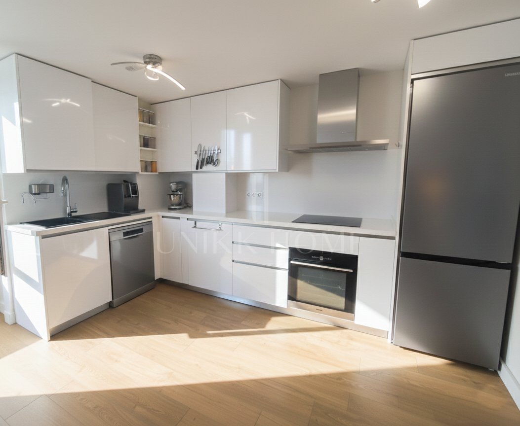 PENTHOUSE WITH SOLARIUM, OPEN VIEWS, AND BONUS ROOM IN THE CENTER OF ESTEPONA