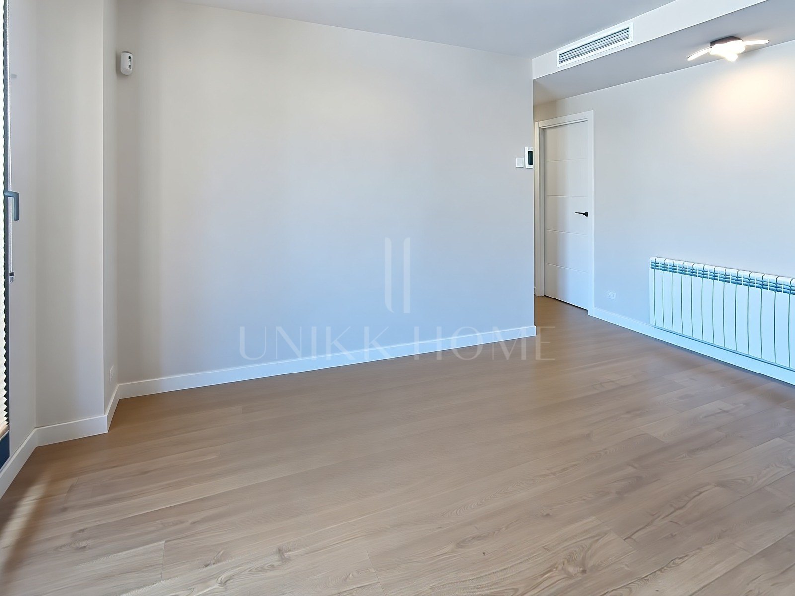 PENTHOUSE WITH SOLARIUM, OPEN VIEWS, AND BONUS ROOM IN THE CENTER OF ESTEPONA