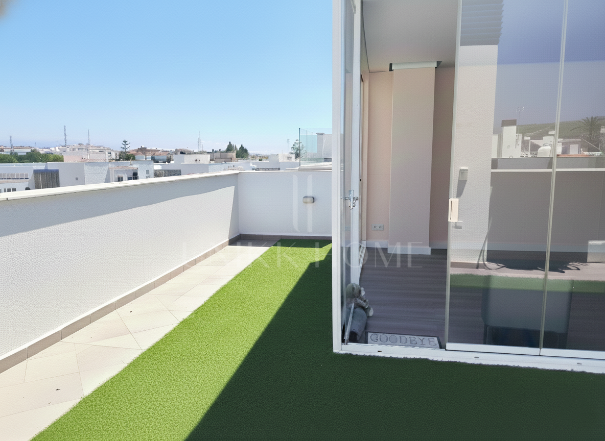 PENTHOUSE WITH SOLARIUM, OPEN VIEWS, AND BONUS ROOM IN THE CENTER OF ESTEPONA