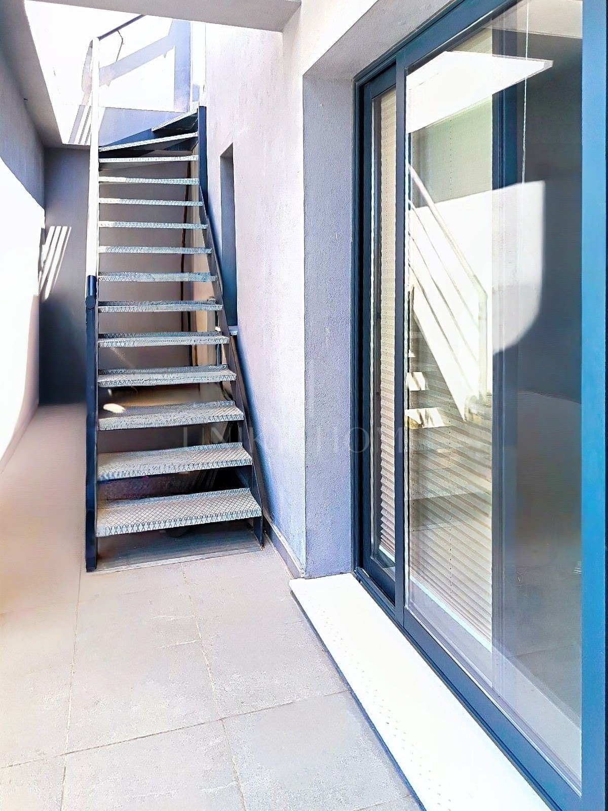 PENTHOUSE WITH SOLARIUM, OPEN VIEWS, AND BONUS ROOM IN THE CENTER OF ESTEPONA