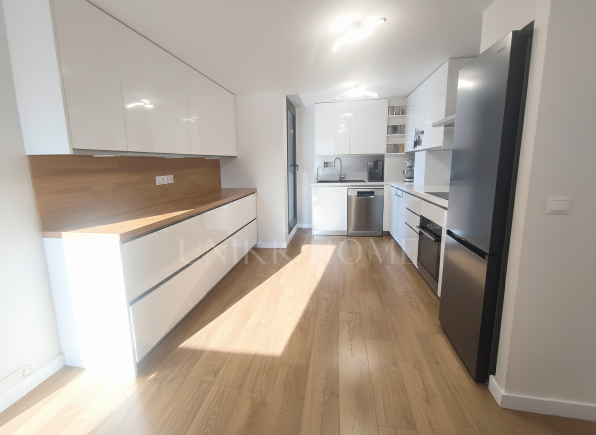 PENTHOUSE WITH SOLARIUM, OPEN VIEWS, AND BONUS ROOM IN THE CENTER OF ESTEPONA