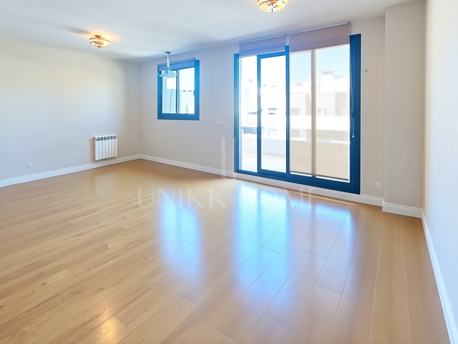 PENTHOUSE WITH SOLARIUM, OPEN VIEWS, AND BONUS ROOM IN THE CENTER OF ESTEPONA