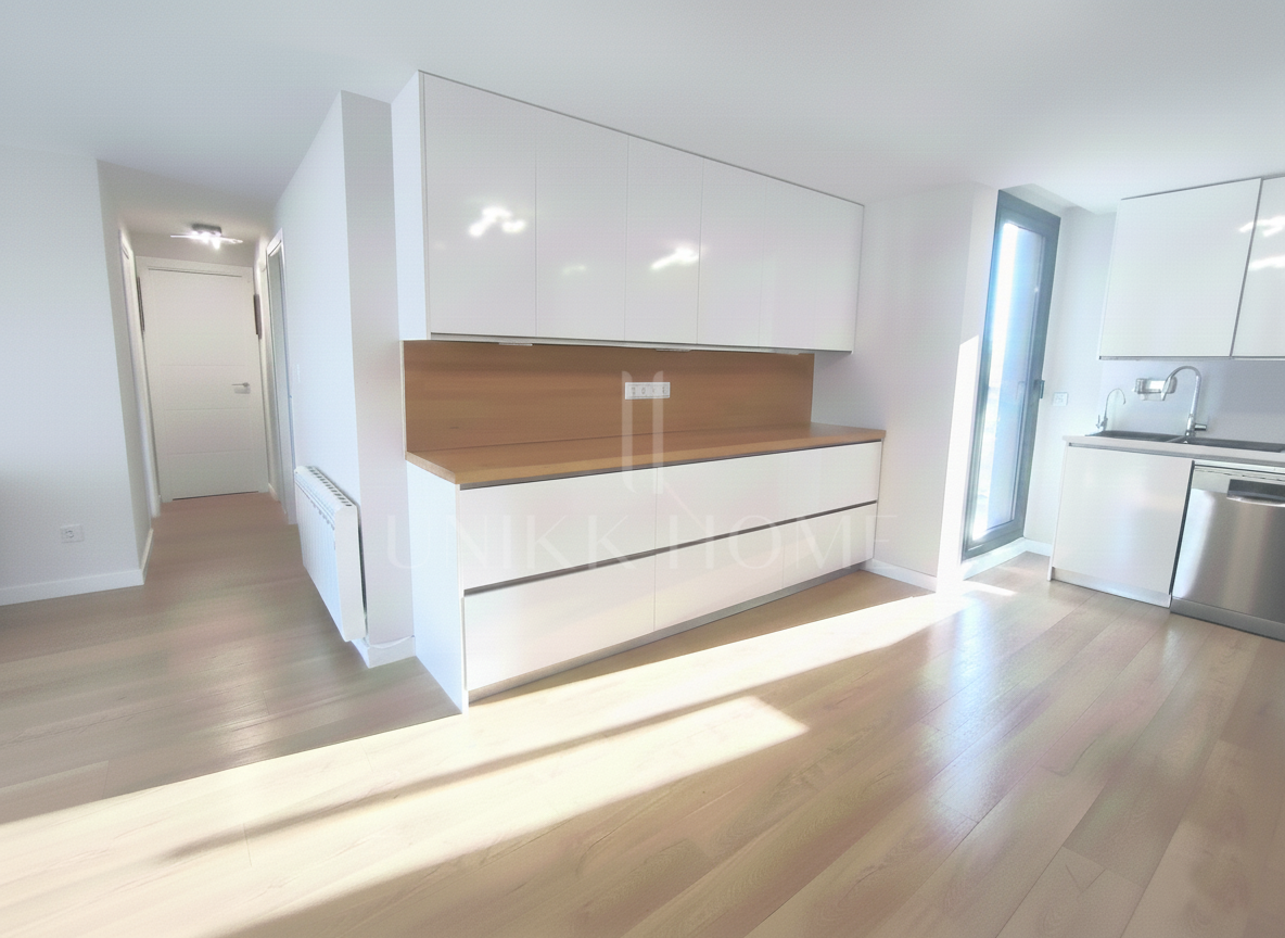 PENTHOUSE WITH SOLARIUM, OPEN VIEWS, AND BONUS ROOM IN THE CENTER OF ESTEPONA