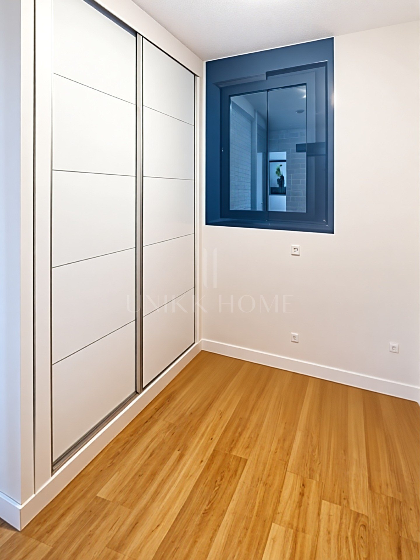 PENTHOUSE WITH SOLARIUM, OPEN VIEWS, AND BONUS ROOM IN THE CENTER OF ESTEPONA