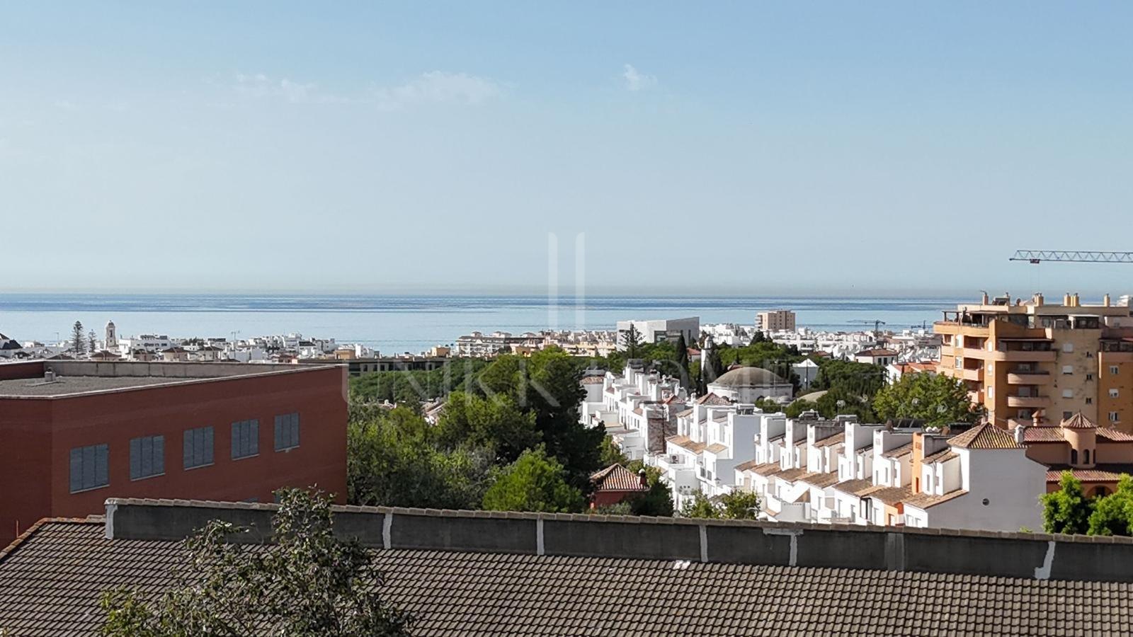 Apartamento a estrenar con patio, cerca del centro de Estepona