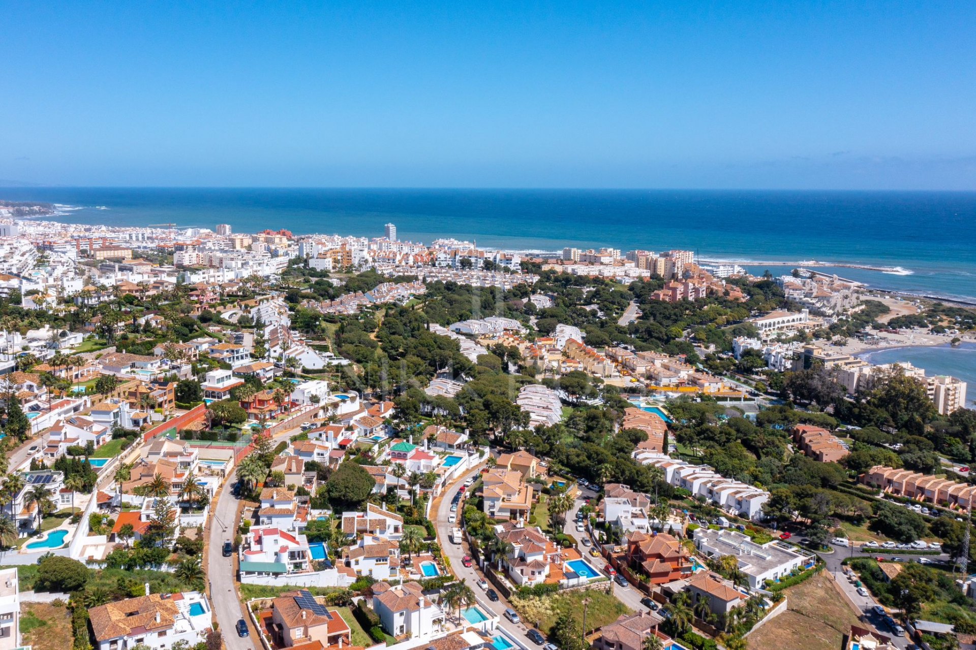 Villa con vistas al mar en la mejor urbanización de Estepona