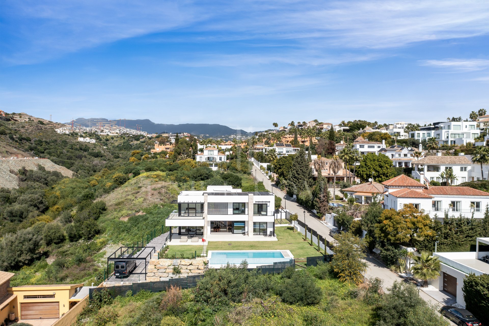 Brand-New Contemporary Villa with Elegant Design and Panoramic Views in La Alquería - Benahavis