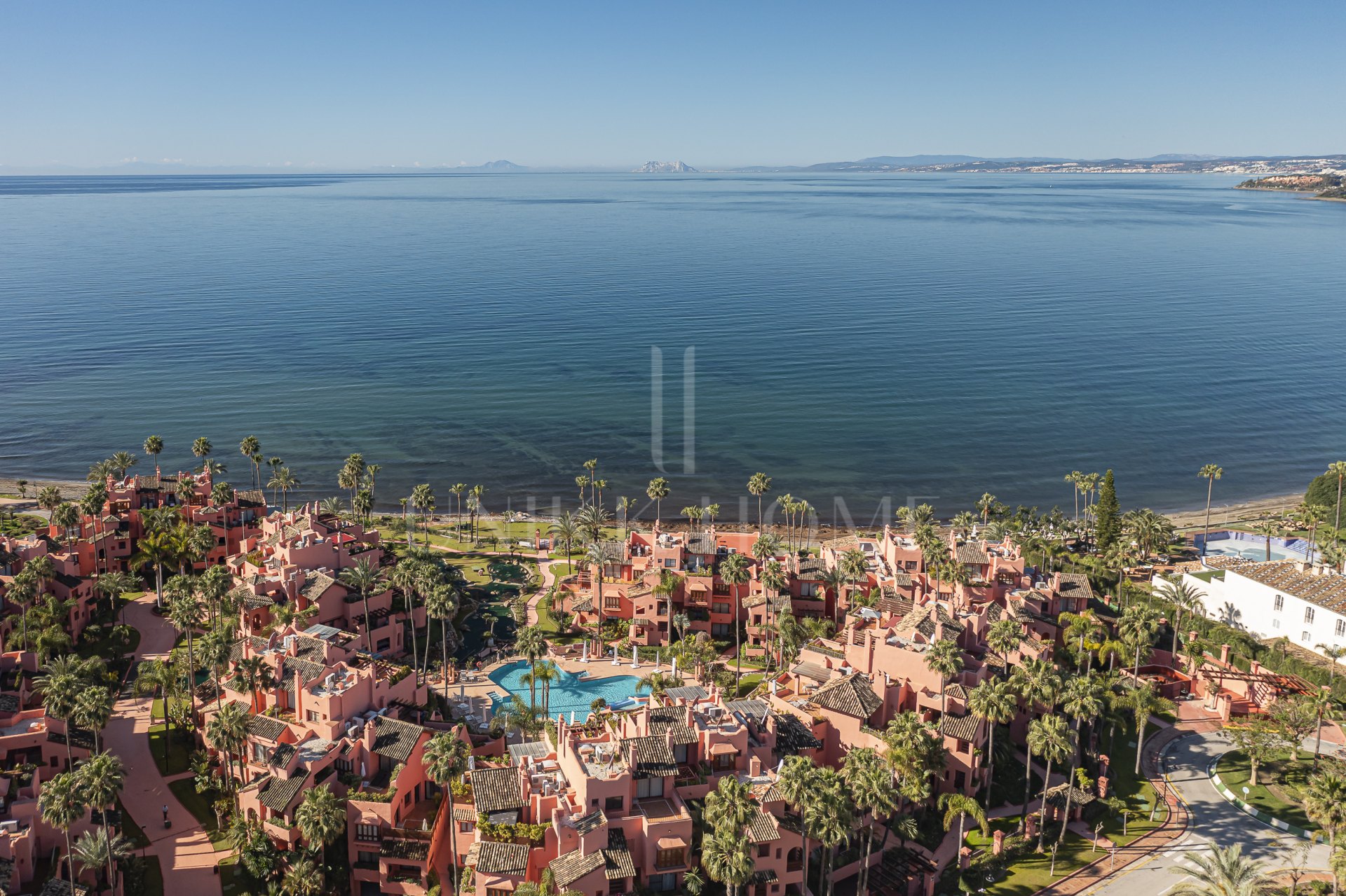 APARTAMENTO TOTALMENTE REFORMADO EN PRIMERA LÍNEA DE PLAYA CON SAUNA Y VISTAS AL MAR - CABO BERMEJO