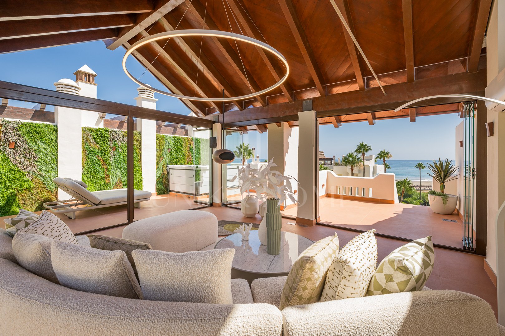 LUXURY PENTHOUSE WITH ROOFTOP JACUZZI & SEA VIEWS IN BEACHFRONT ENCLAVE