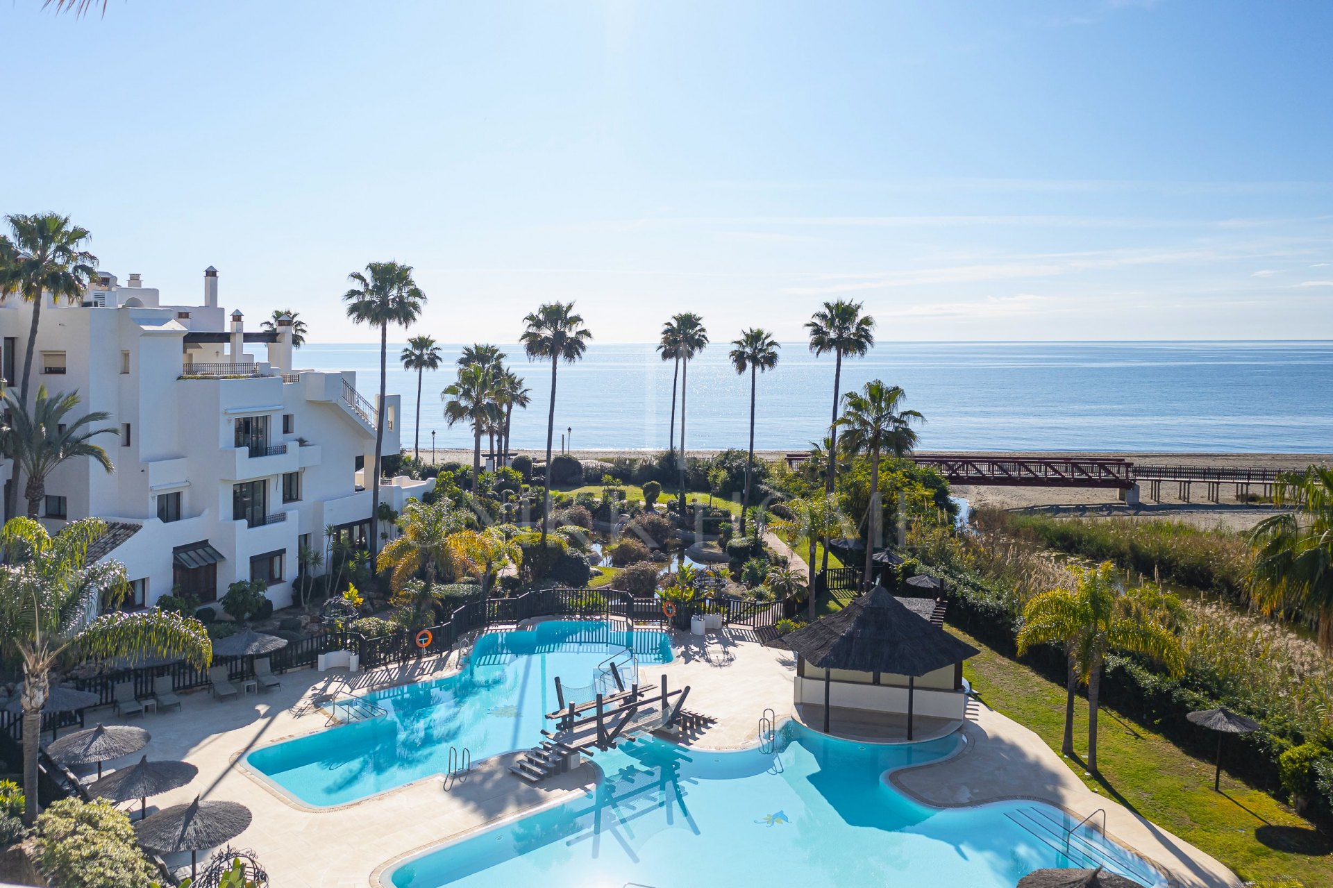 ÁTICO DE LUJO CON JACUZZI EN LA AZOTEA Y VISTAS AL MAR EN EXCLUSIVO COMPLEJO FRENTE A LA PLAYA