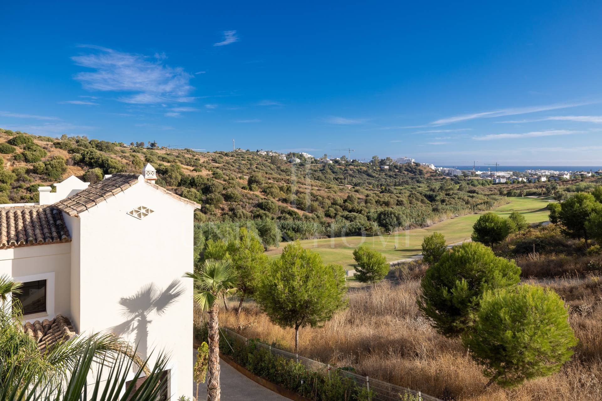 Renovated townhouse with 3 bedrooms and private garage - Frontline Golf - Sea Views - West Estepona