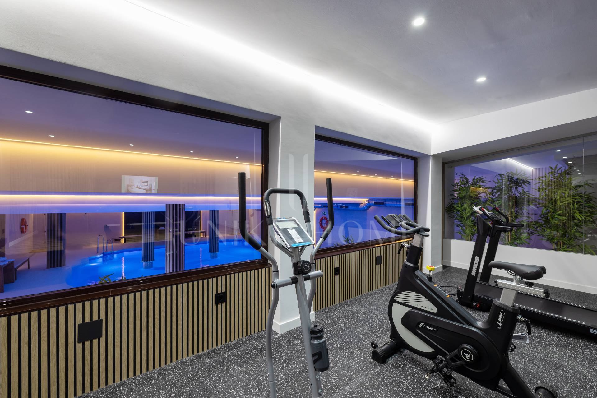 Renovated townhouse with 3 bedrooms and private garage - Frontline Golf - Sea Views - West Estepona