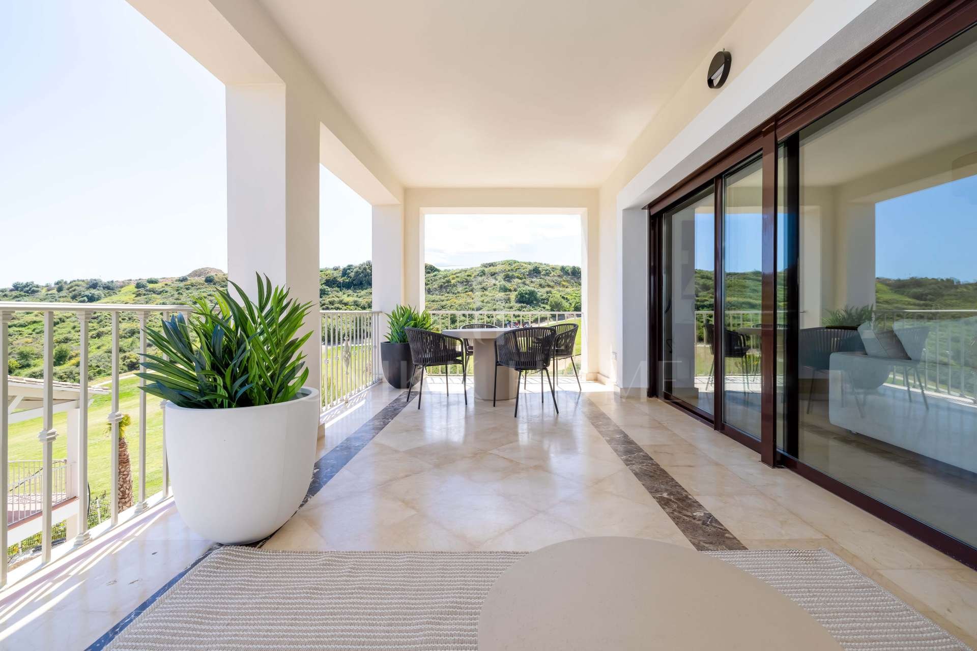 Renovated townhouse with 3 bedrooms and private garage - Frontline Golf - Sea Views - West Estepona