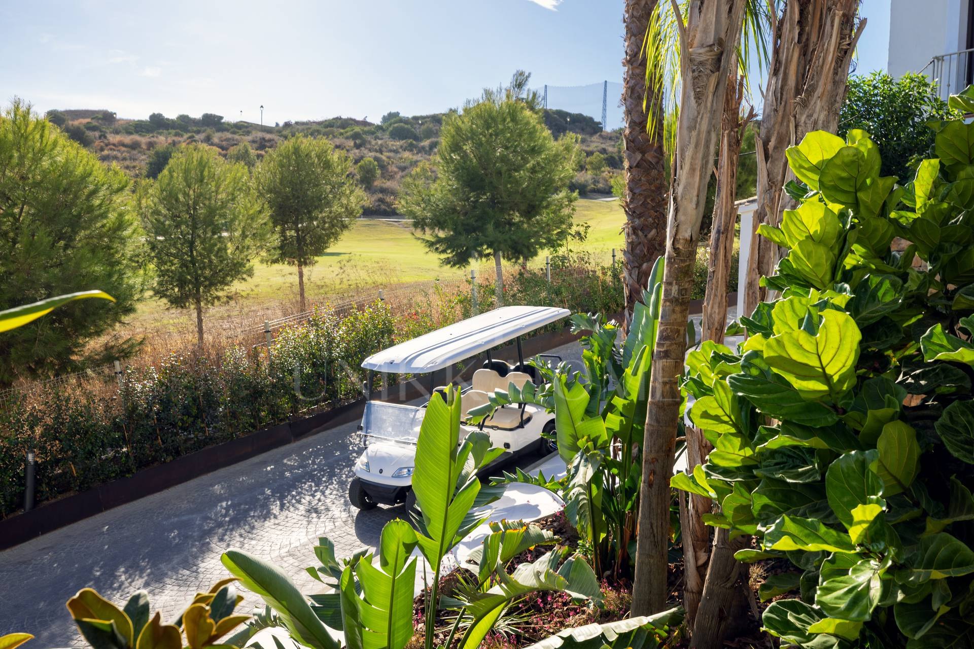 Move-in Ready Frontline Golf Townhouse with Sea Views Solarium - West Estepona