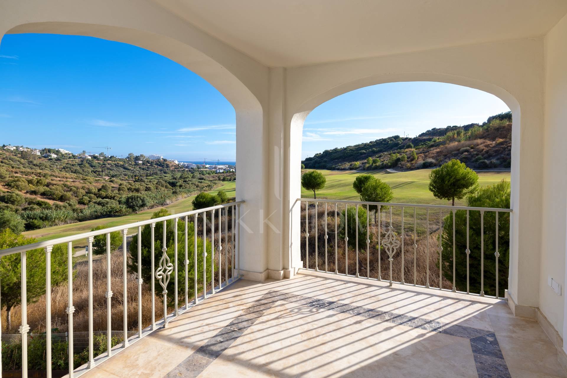 Move-in Ready Frontline Golf Townhouse with Sea Views Solarium - West Estepona
