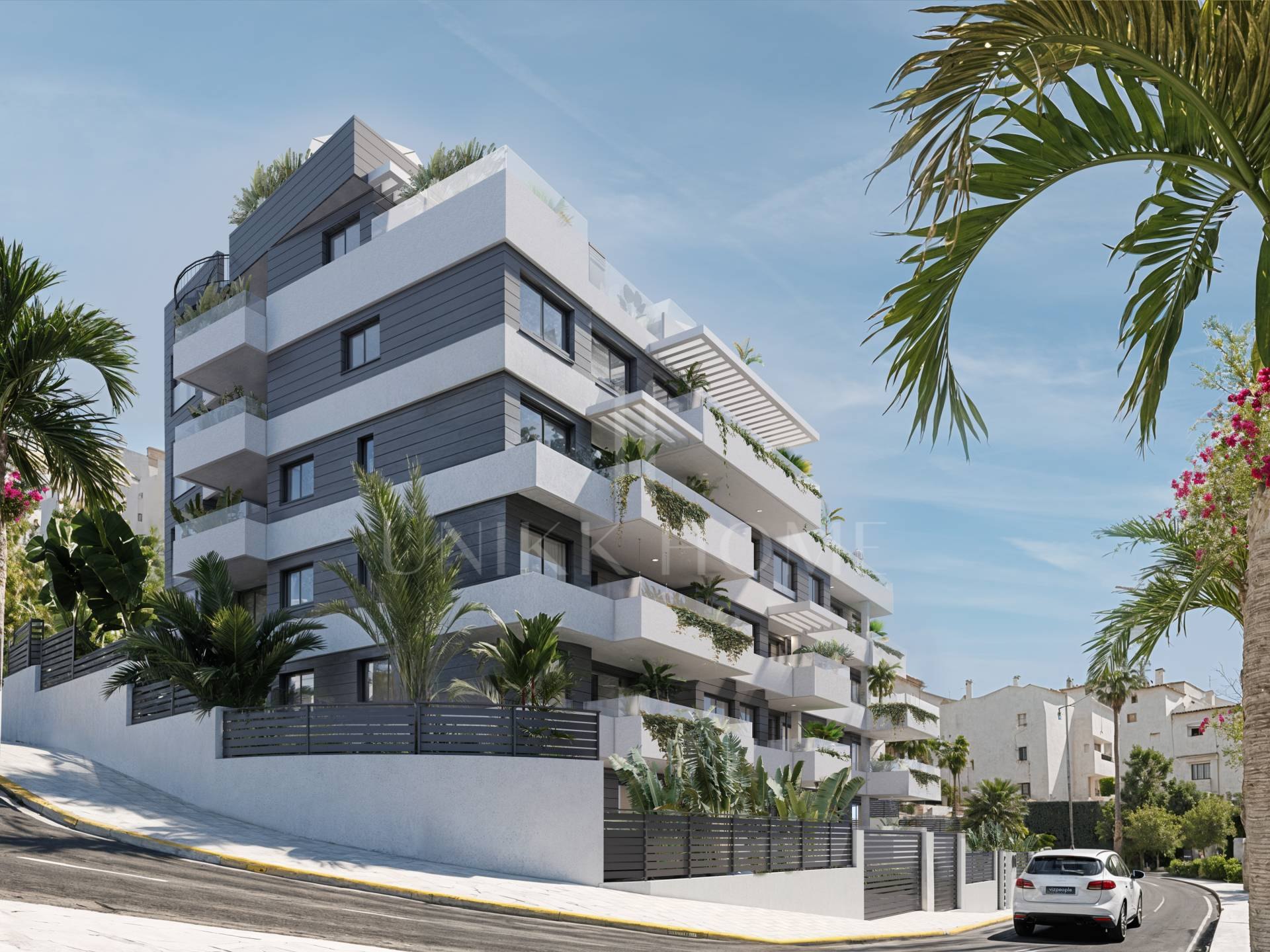 NEWLY BUILT GROUND FLOOR WITH 2 BEDROOMS AND 60M2 TERRACE IN THE PORT OF ESTEPONA