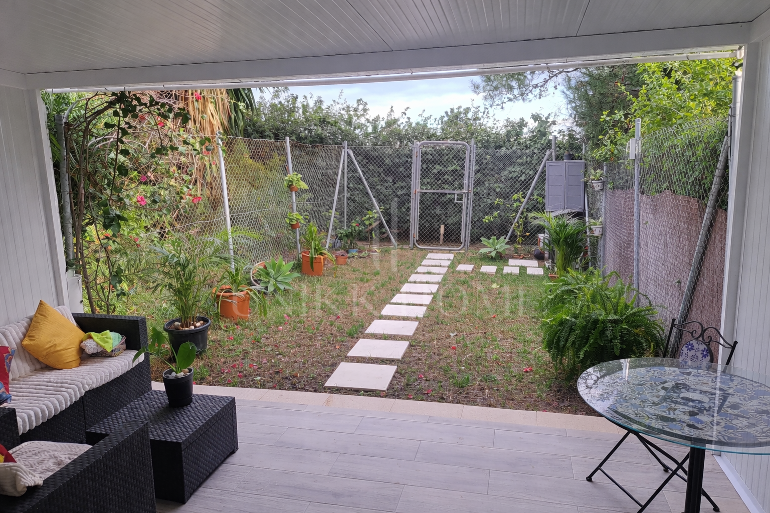 Apartamento con Jardín a Poca Distancia de la Playa - Buenas Noches, Oeste de Estepona