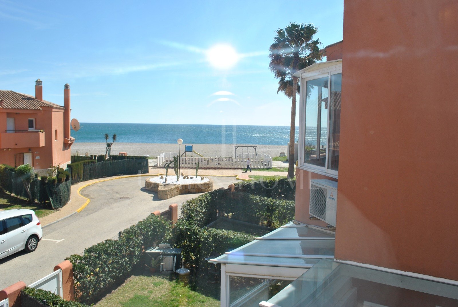 Casa Adosada en Primera Línea de Playa en Manilva Beach