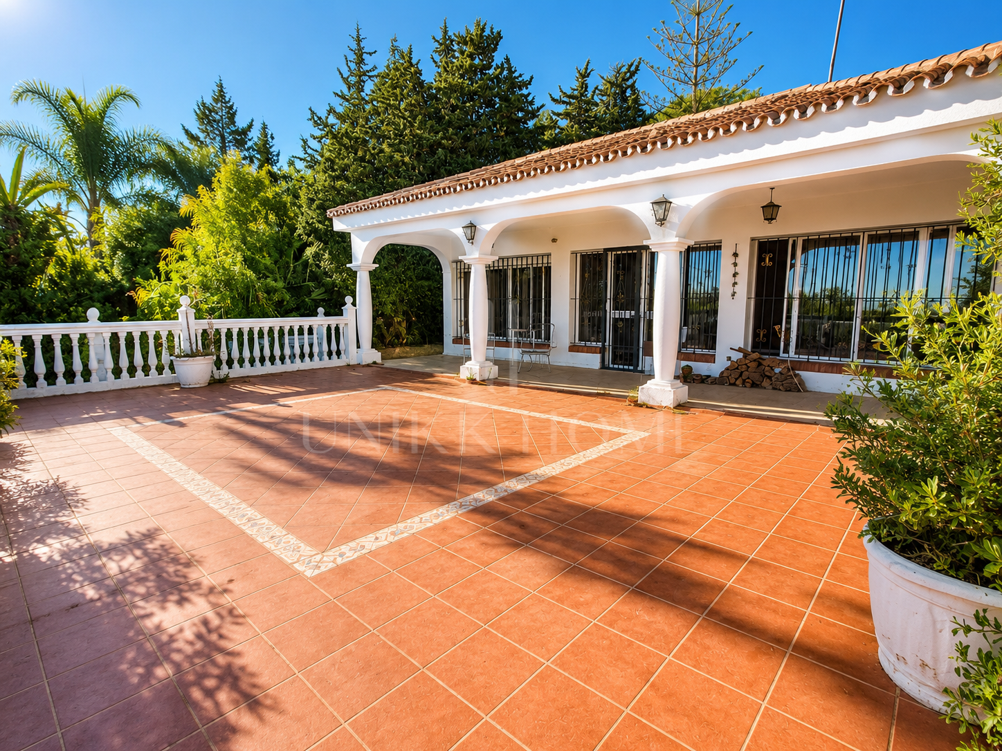 Villa independiente con gran parcela en El Paraíso Medio, Estepona