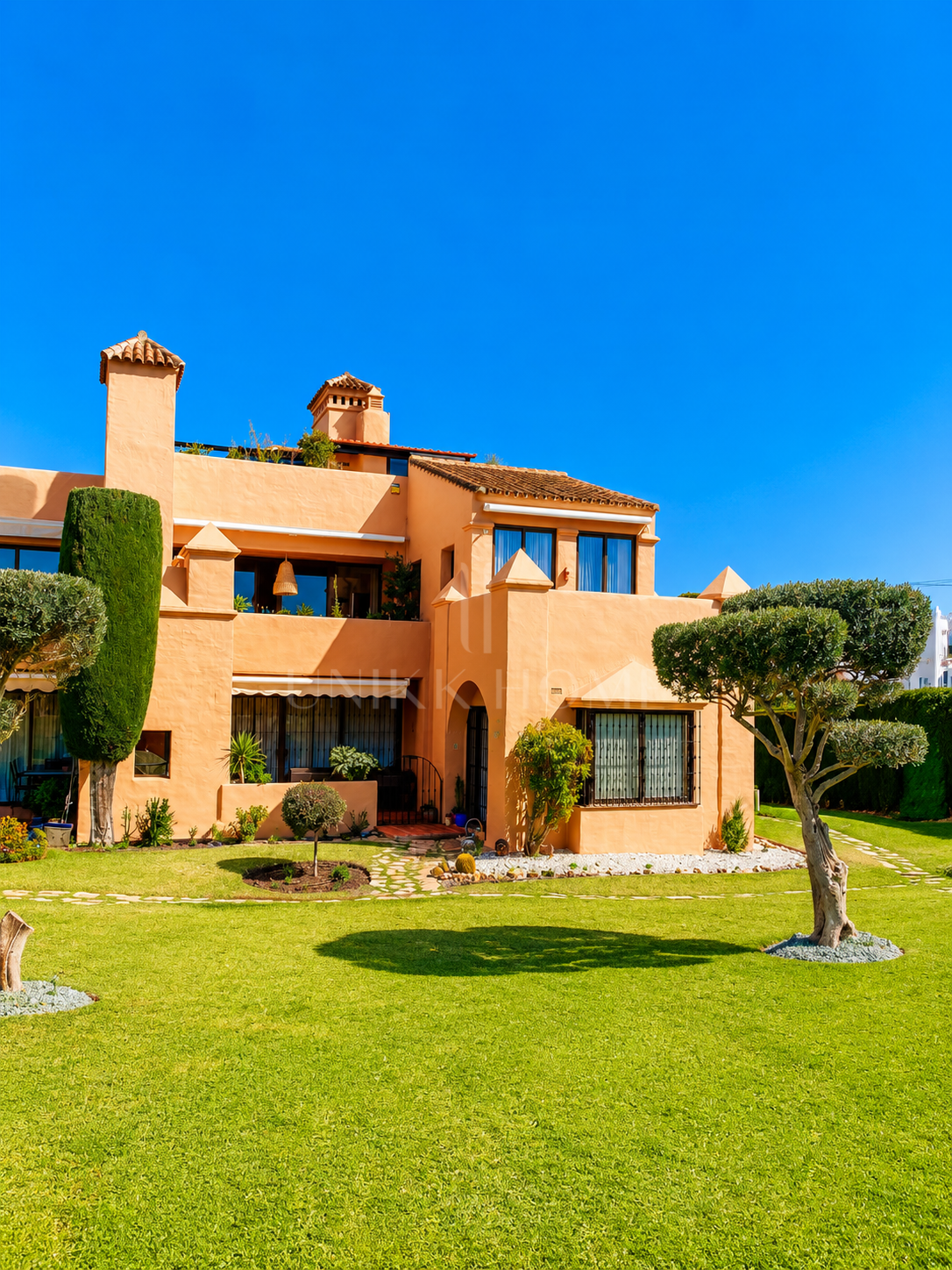 3-Bedroom Duplex Penthouse in Cartuja del Golf – Estepona’s New Golden Mile