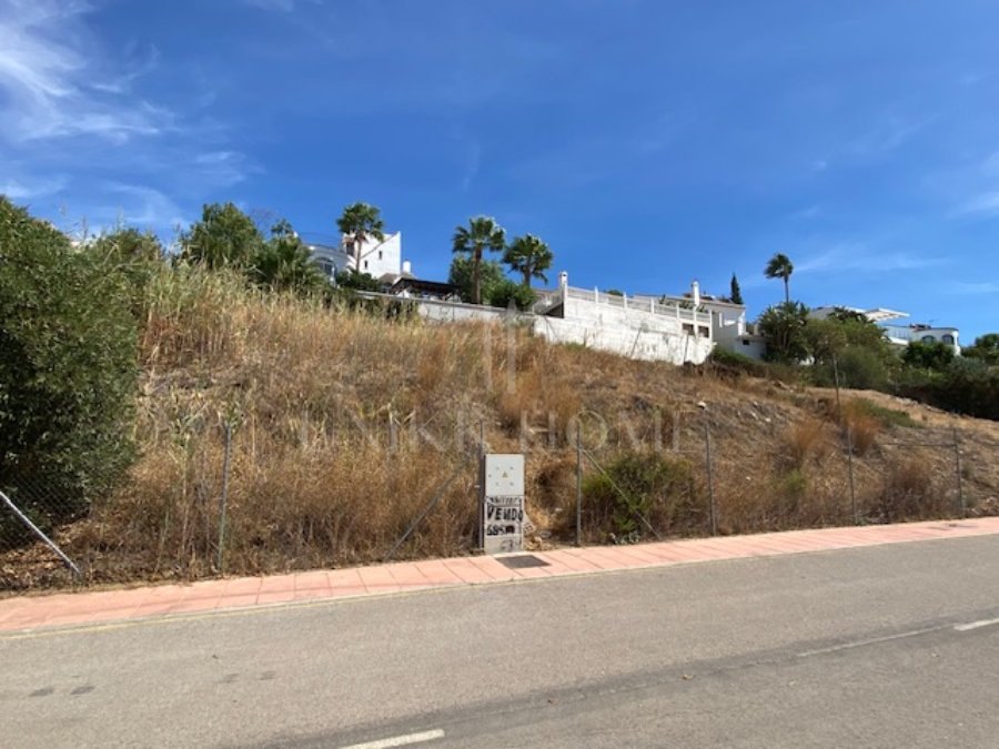 Villa de diseño contemporáneo con piscina infinity y solárium en Valle Romano, Estepona