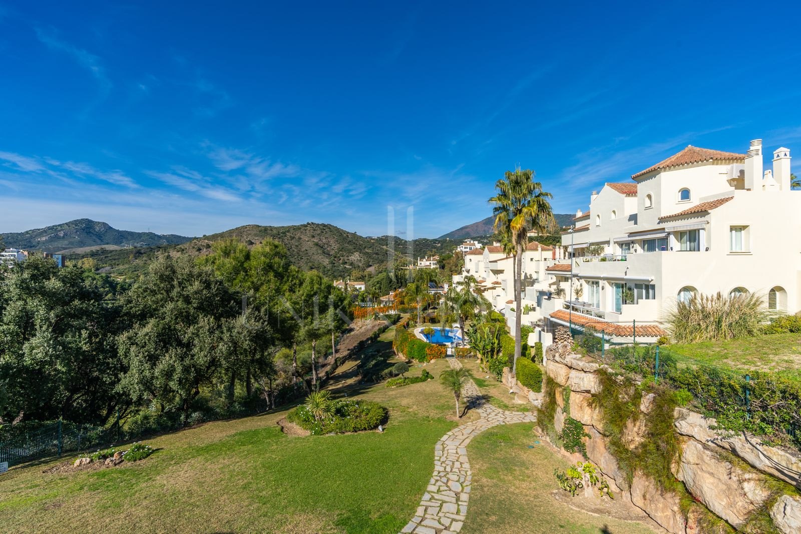 Apartment for sale in Puerto del Almendro, Benahavis