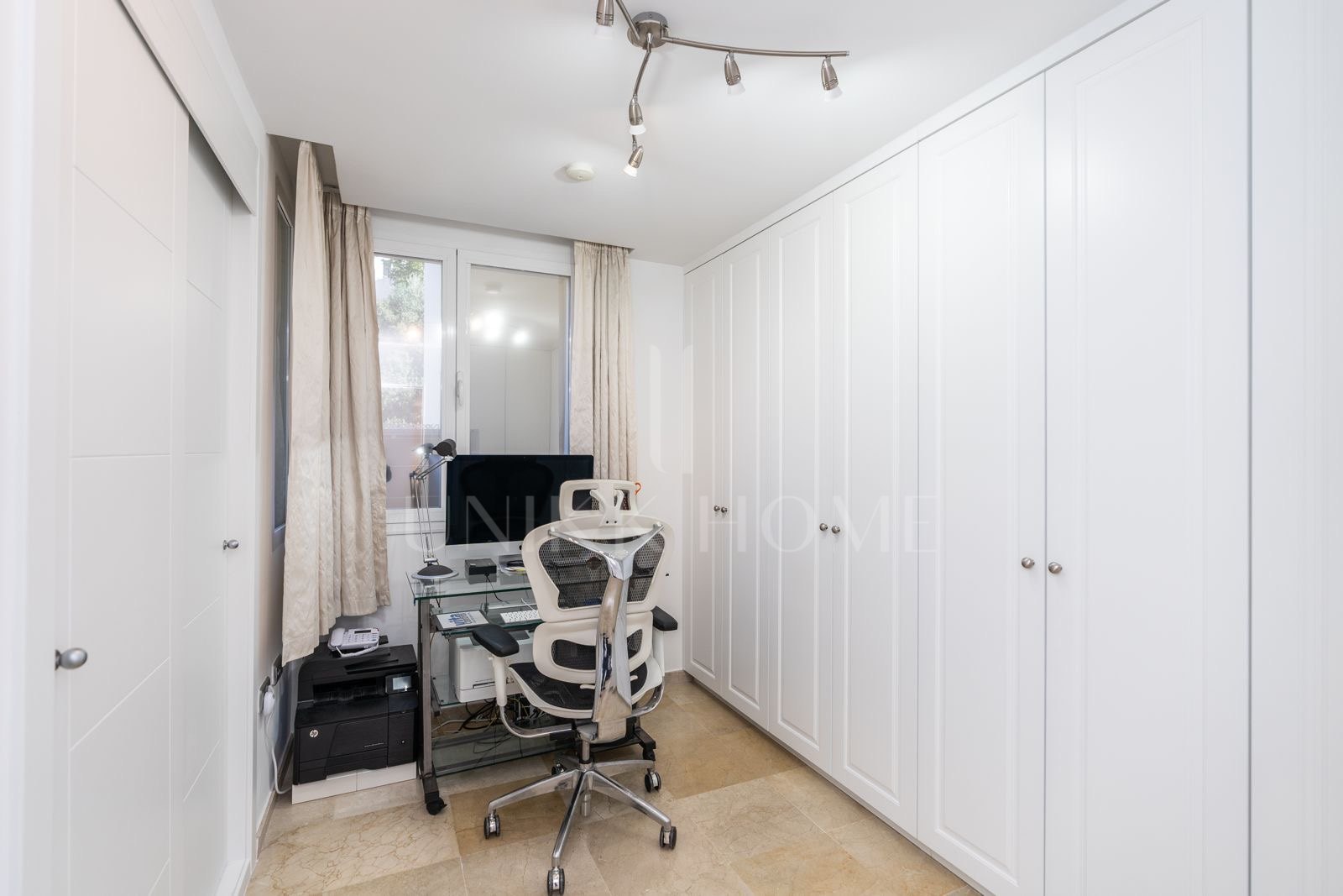 Apartment for sale in Puerto del Almendro, Benahavis
