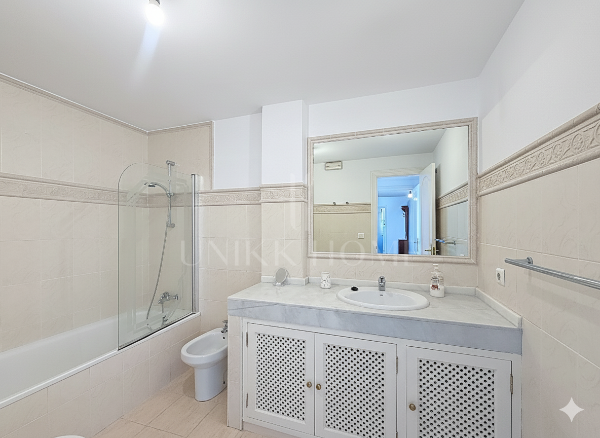 GRONUD FLOOR APARTMENT - 3 BEDROOMS - DIRECT ACCESS TO THE BEACH - ESTEPONA WEST