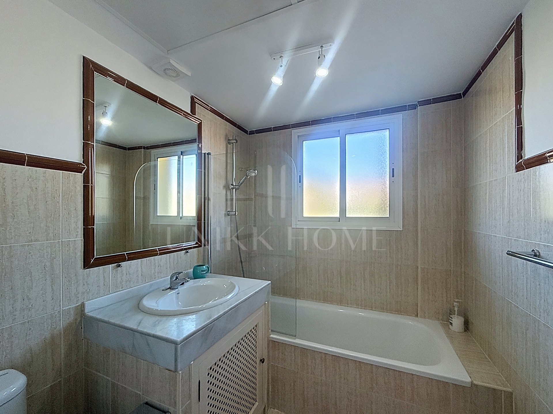GRONUD FLOOR APARTMENT - 3 BEDROOMS - DIRECT ACCESS TO THE BEACH - ESTEPONA WEST