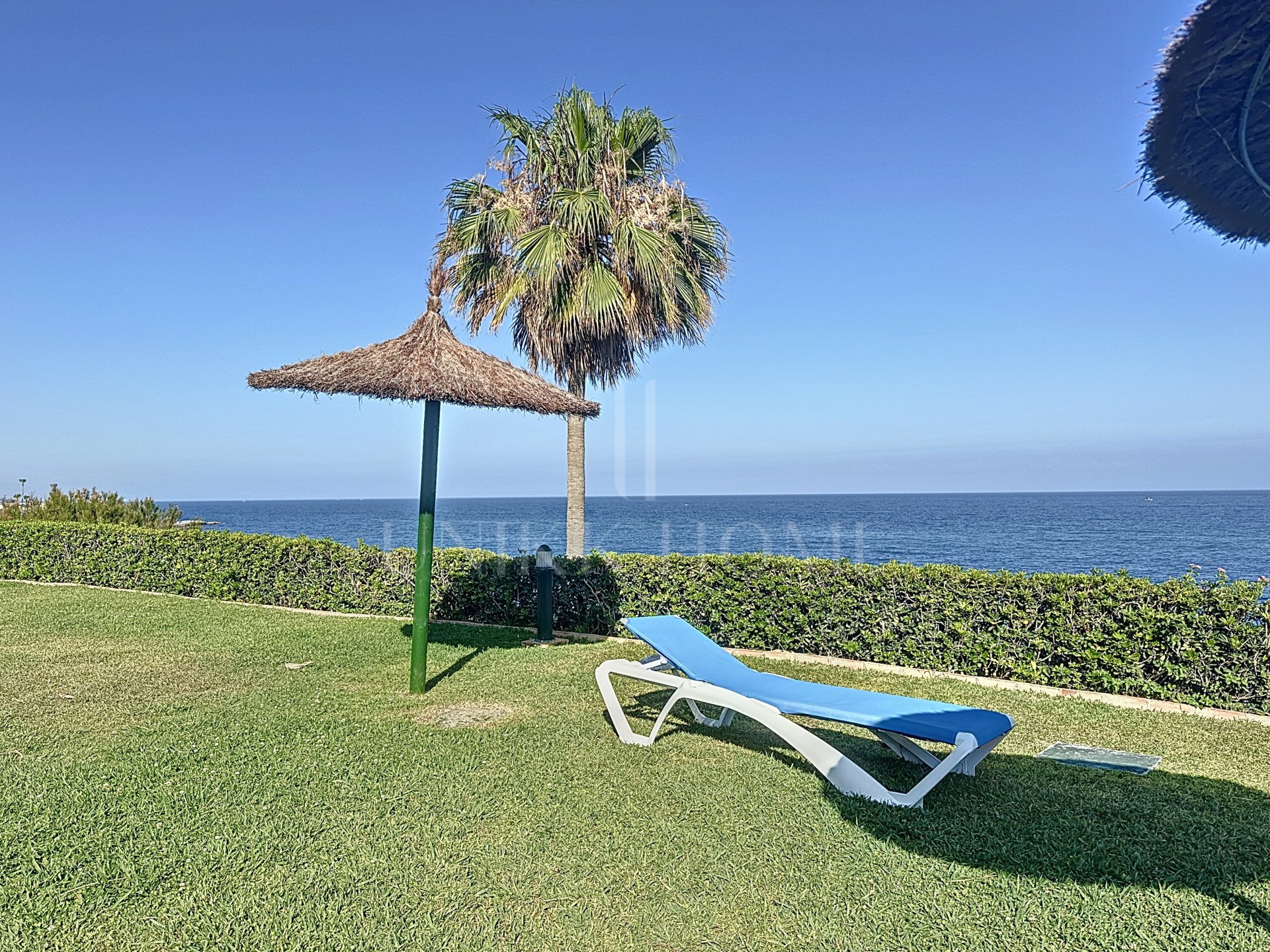 GRONUD FLOOR APARTMENT - 3 BEDROOMS - DIRECT ACCESS TO THE BEACH - ESTEPONA WEST