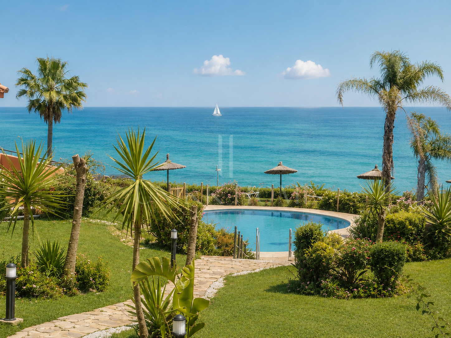 GRONUD FLOOR APARTMENT - 3 BEDROOMS - DIRECT ACCESS TO THE BEACH - ESTEPONA WEST