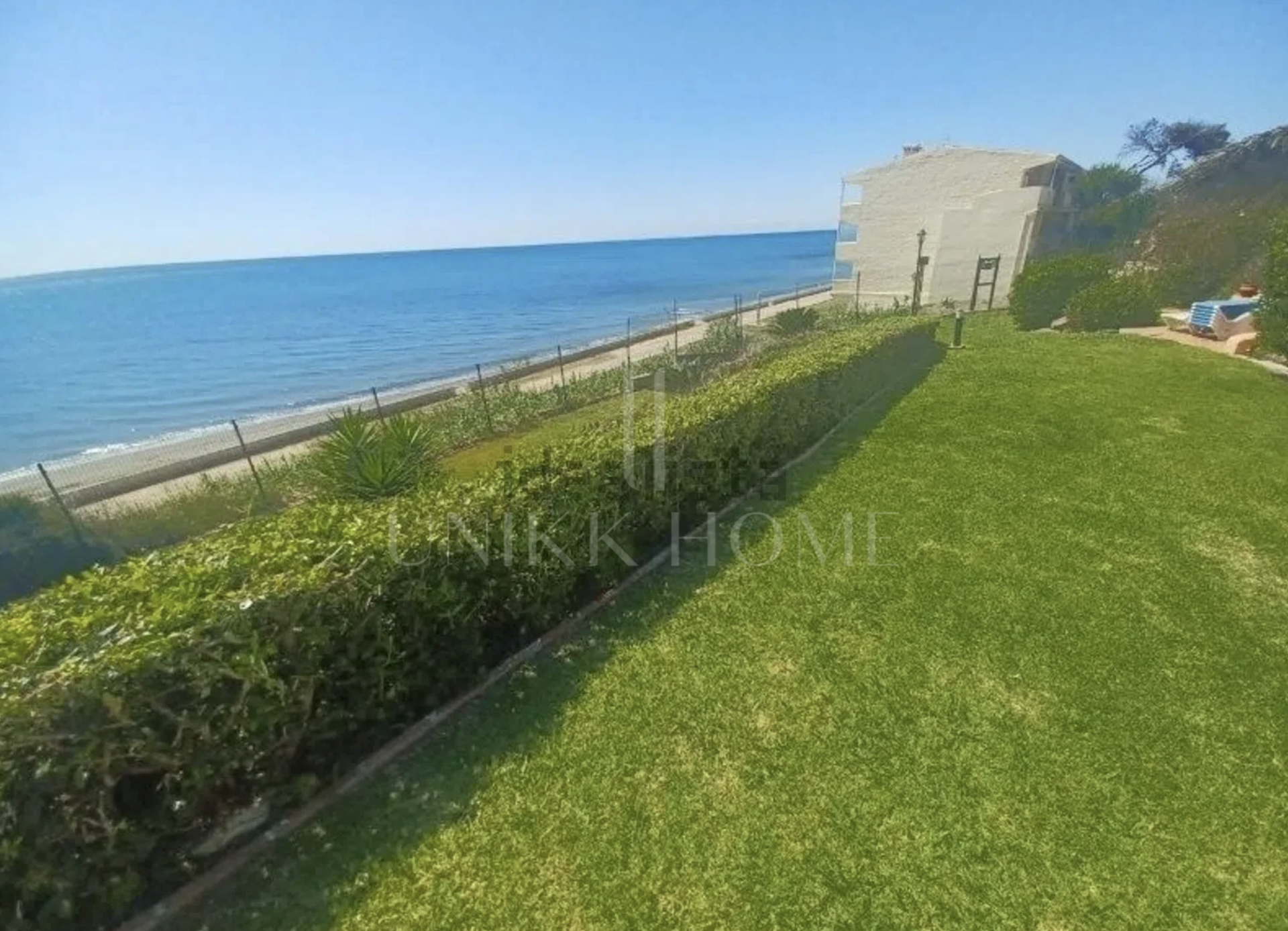 GRONUD FLOOR APARTMENT - 3 BEDROOMS - DIRECT ACCESS TO THE BEACH - ESTEPONA WEST