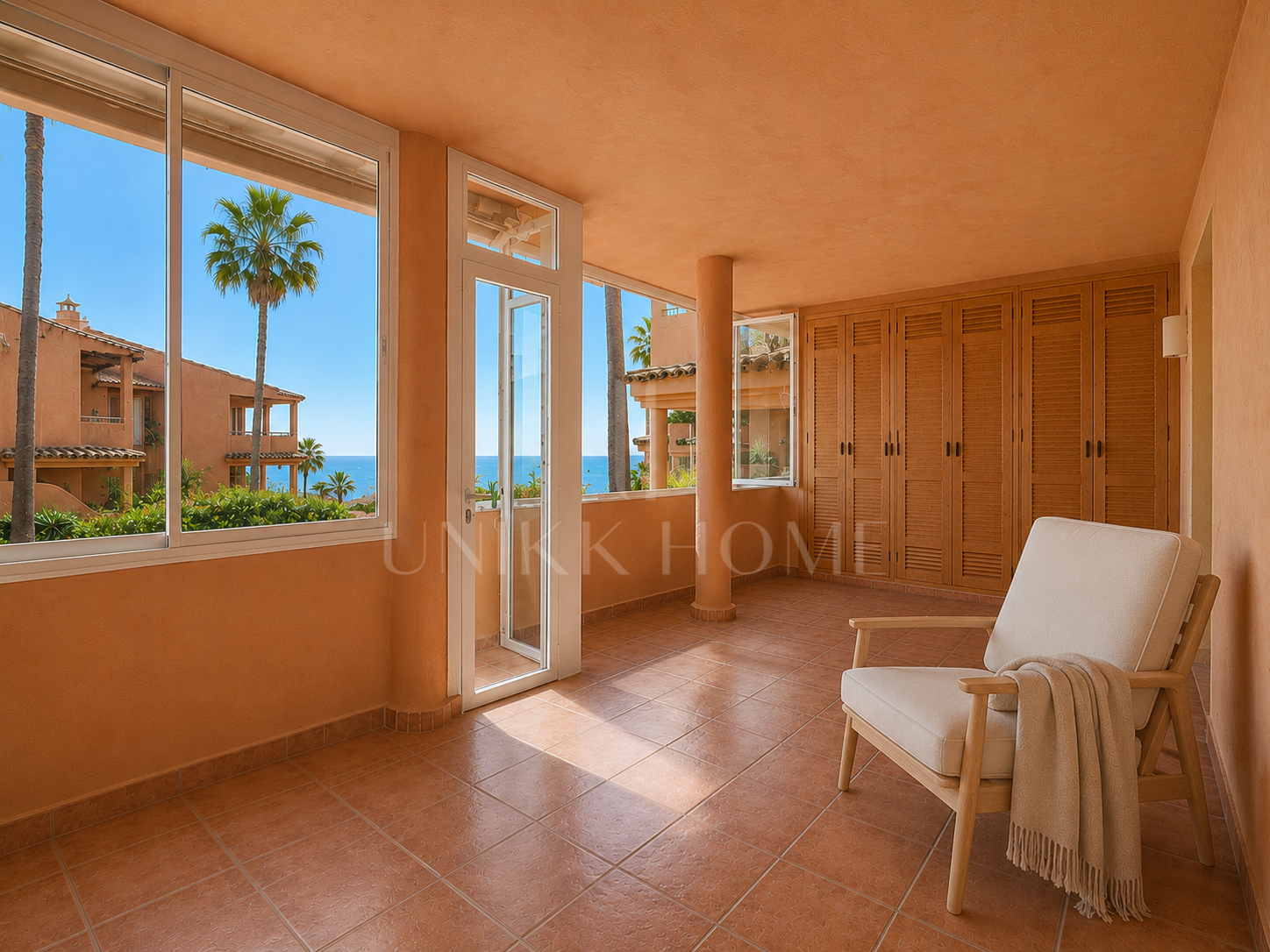 GRONUD FLOOR APARTMENT - 3 BEDROOMS - DIRECT ACCESS TO THE BEACH - ESTEPONA WEST