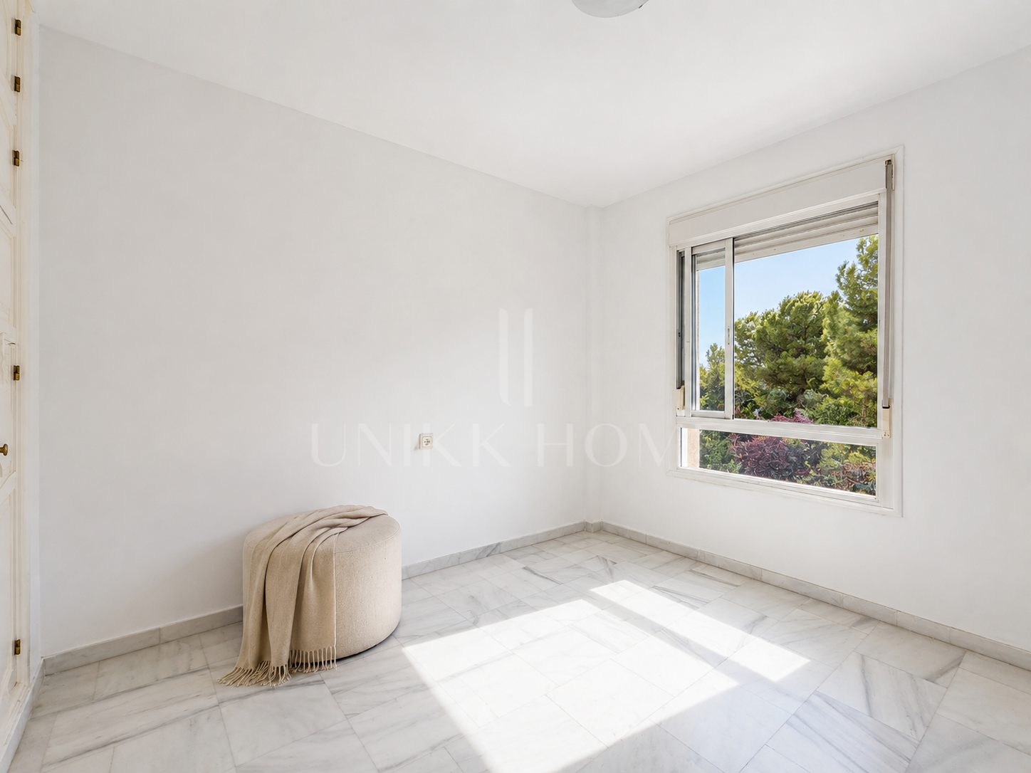GRONUD FLOOR APARTMENT - 3 BEDROOMS - DIRECT ACCESS TO THE BEACH - ESTEPONA WEST