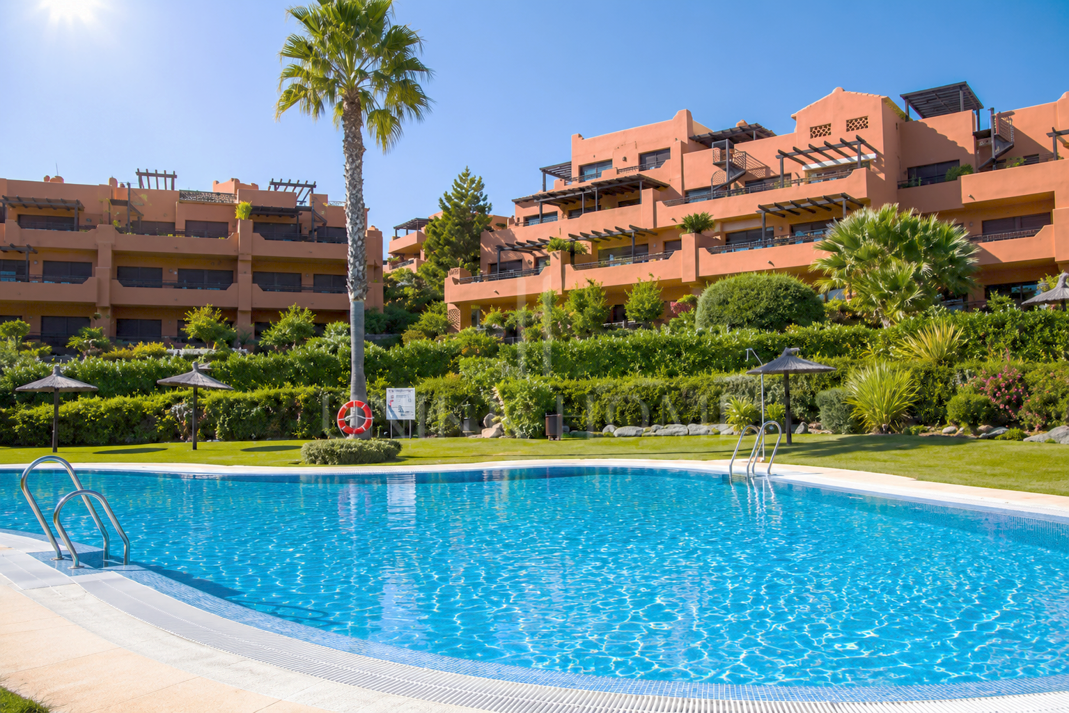 Apartamento con vistas al mar cerca de la playa - Estepona Oeste