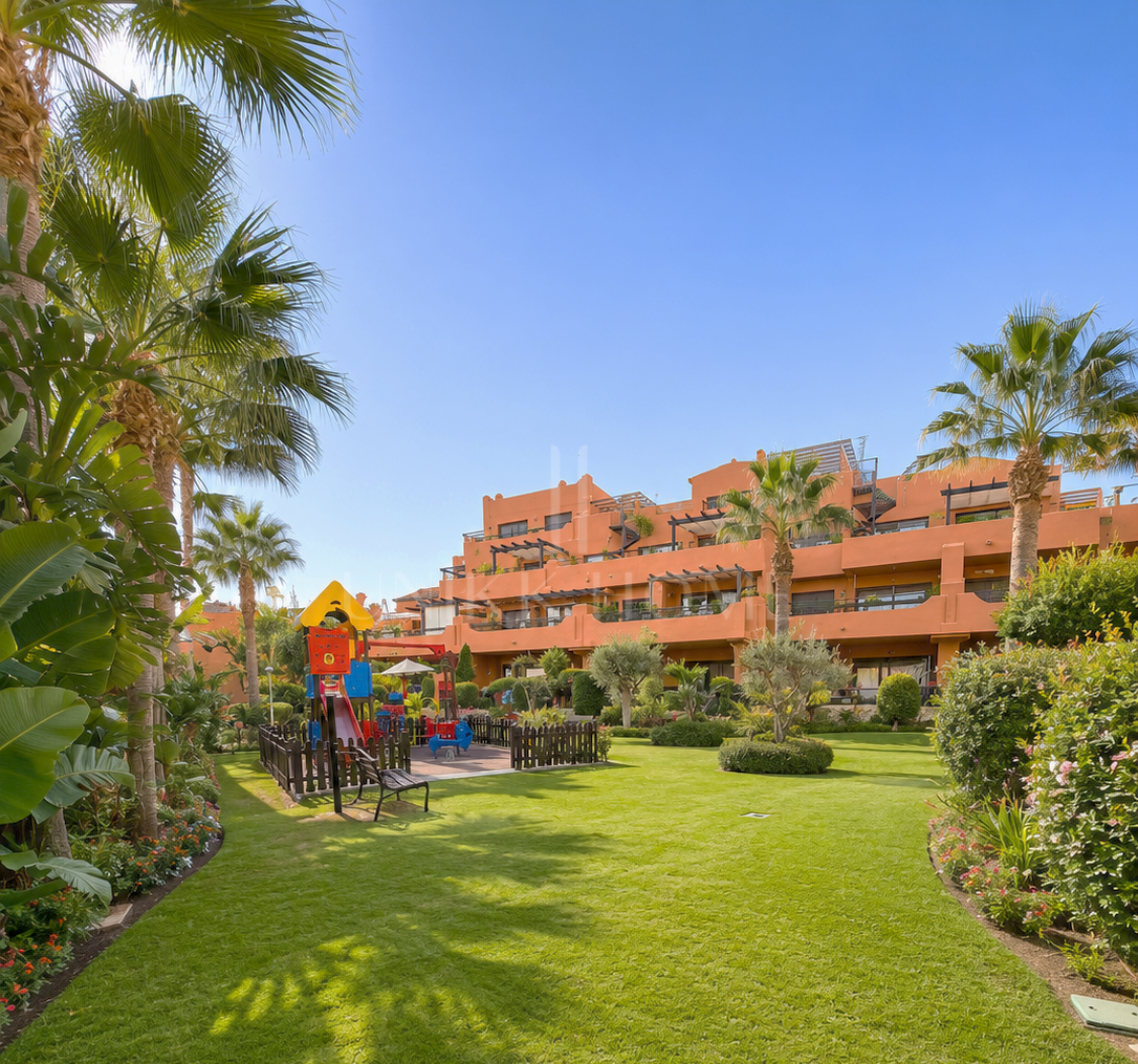 Apartamento con vistas al mar cerca de la playa - Estepona Oeste