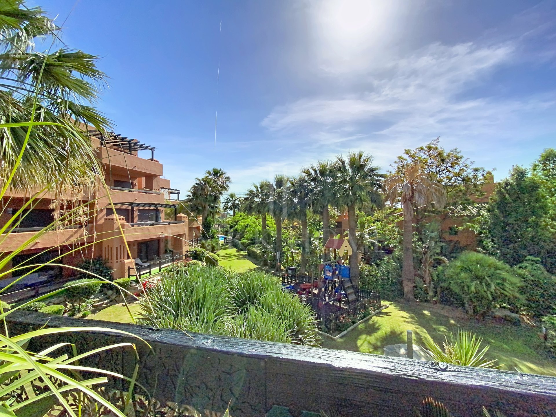 Apartamento con vistas al mar cerca de la playa - Estepona Oeste